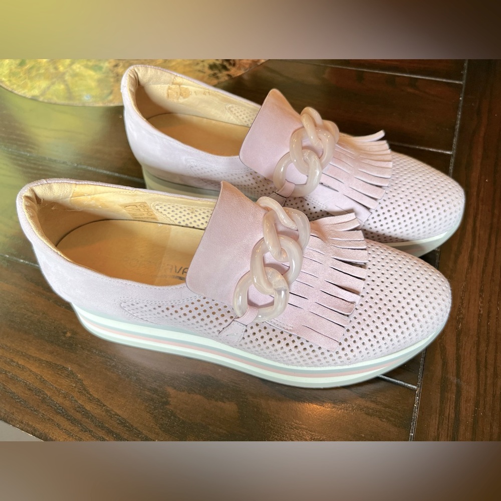 Women’s Softwaves slip on wedge sneakers. Size 41.